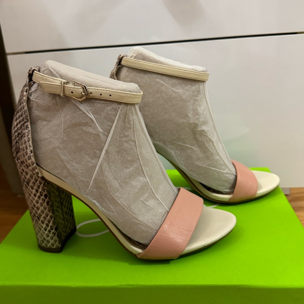 BOGO 🌸 Sam Edelman Yaro Sandals